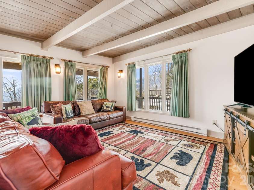 301 Highland Circle, Sugar Mountain, NC 28604.  MLS# CAR4347315, YatesRealty ID 20968. Great Room 1st floor