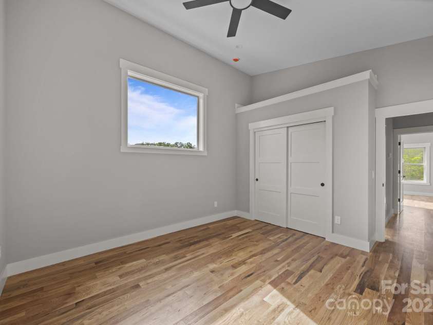 32 Woodrow Avenue, Asheville, NC 28801.  MLS# CAR4267388, YatesRealty ID 20969. 