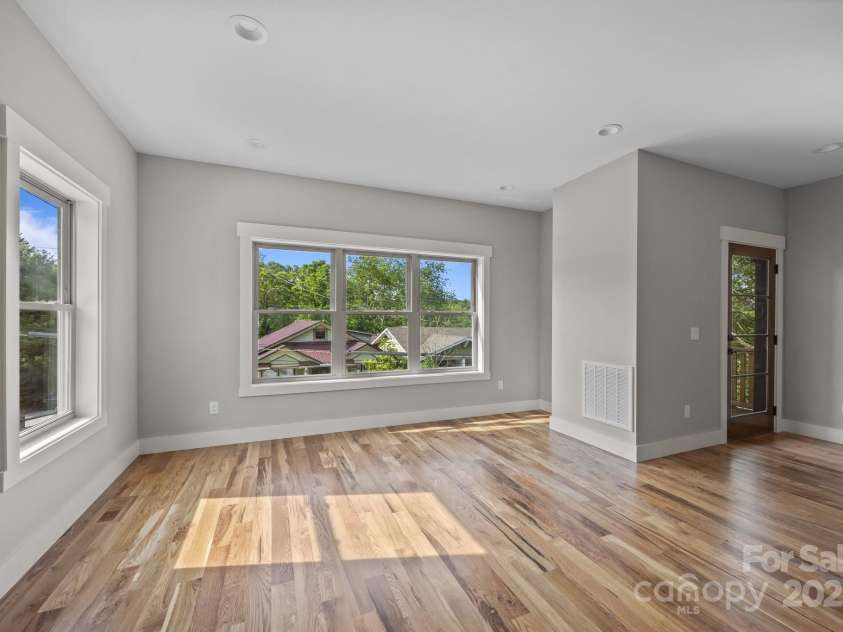 32 Woodrow Avenue, Asheville, NC 28801.  MLS# CAR4267388, YatesRealty ID 20969. Dining area with front facing porch