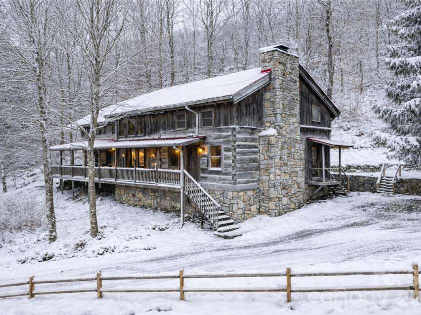 1495 El Miner Drive, Mars Hill, NC 28754.  MLS# CAR4316790, YatesRealty ID 2097. 