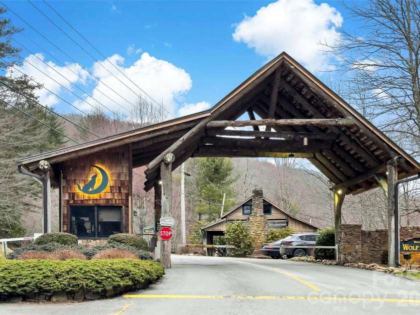 1495 El Miner Drive, Mars Hill, NC 28754.  MLS# CAR4316790, YatesRealty ID 2097. 