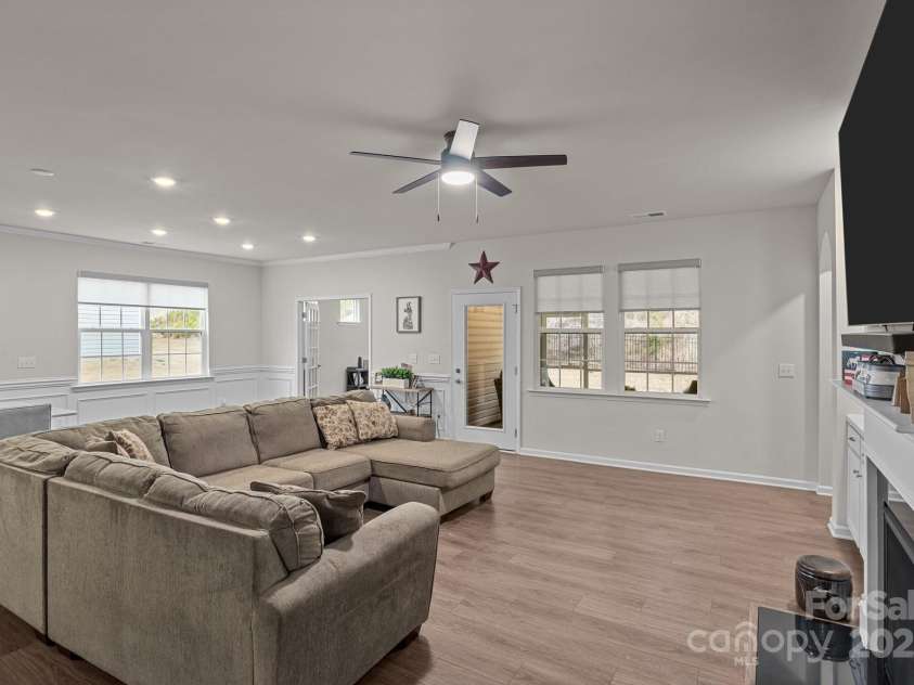 4720 Maiden Creek Way, Maiden, NC 28650.  MLS# CAR4232714, YatesRealty ID 2097. Spacious family room