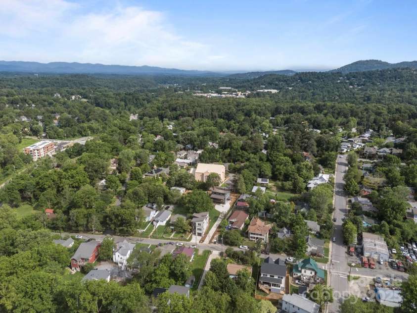 34 Woodrow Avenue, Asheville, NC 28801.  MLS# CAR4241250, YatesRealty ID 20970. 