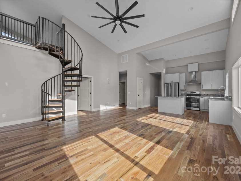 34 Woodrow Avenue, Asheville, NC 28801.  MLS# CAR4241250, YatesRealty ID 20970. Open concept living with high ceilings