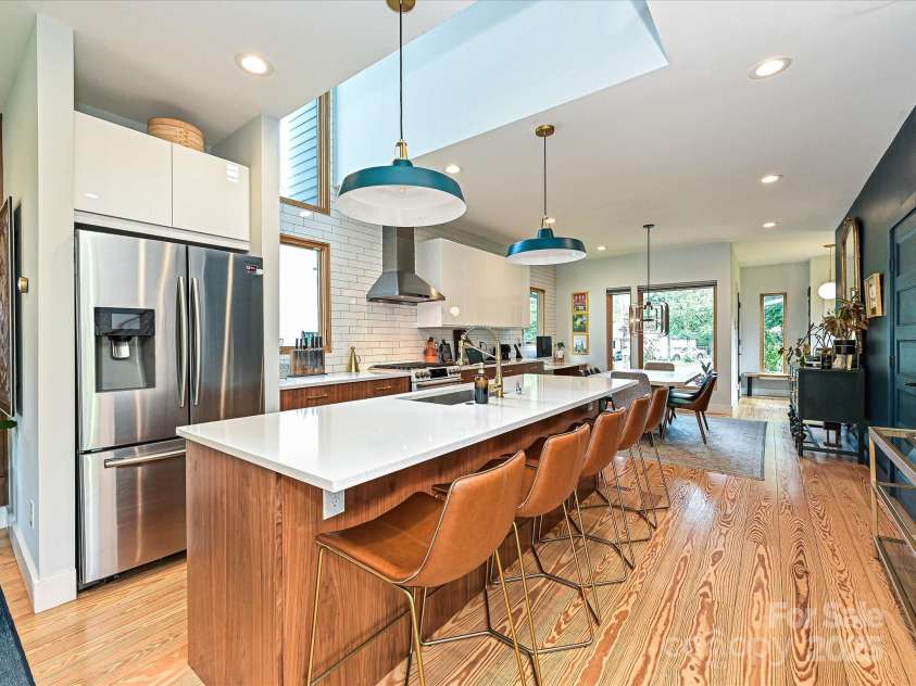 2553 Elkwood Circle, Charlotte, NC 28205.  MLS# CAR4272669, YatesRealty ID 20971. 