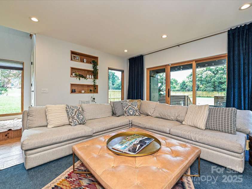 2553 Elkwood Circle, Charlotte, NC 28205.  MLS# CAR4272669, YatesRealty ID 20971. 