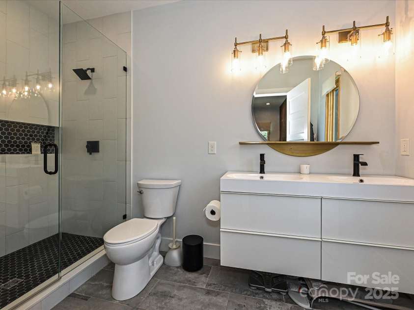 2553 Elkwood Circle, Charlotte, NC 28205.  MLS# CAR4272669, YatesRealty ID 20971. 