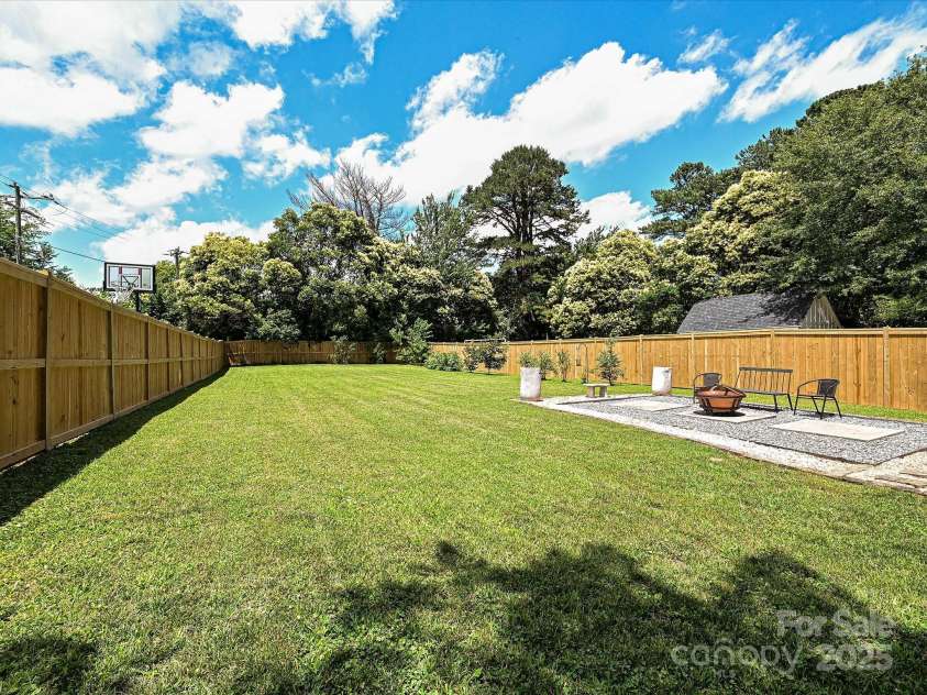 2553 Elkwood Circle, Charlotte, NC 28205.  MLS# CAR4272669, YatesRealty ID 20971. 