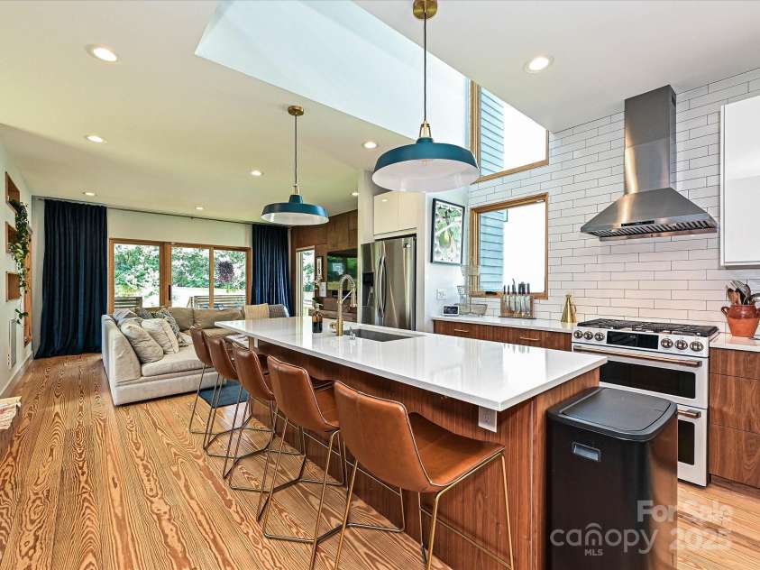 2553 Elkwood Circle, Charlotte, NC 28205.  MLS# CAR4272669, YatesRealty ID 20971. Chef's dream