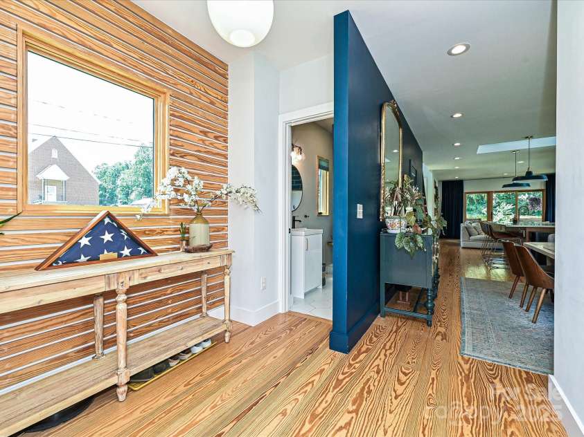2553 Elkwood Circle, Charlotte, NC 28205.  MLS# CAR4272669, YatesRealty ID 20971. Come in