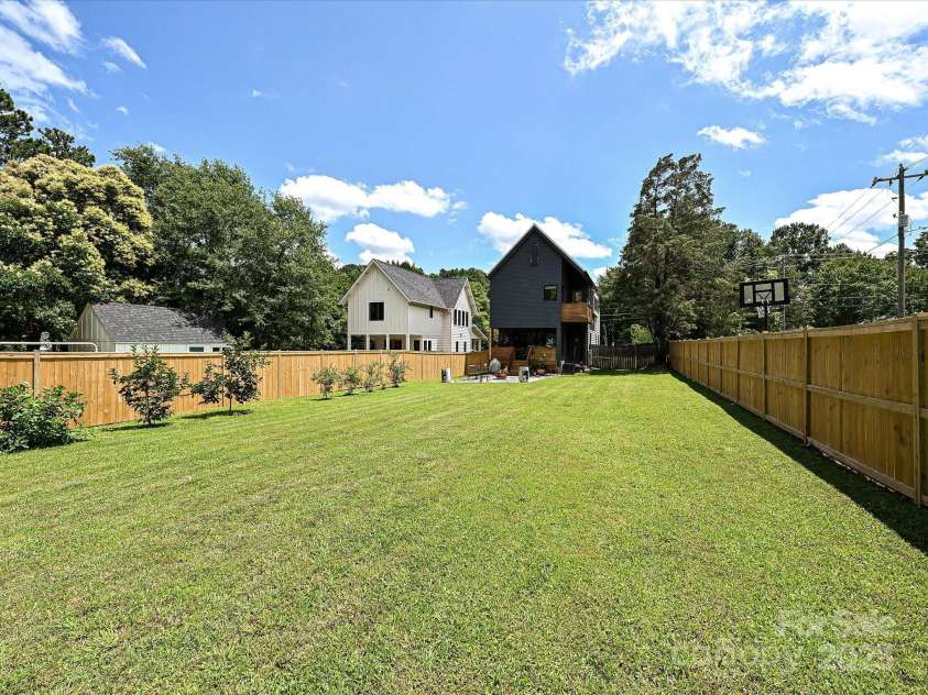 2553 Elkwood Circle, Charlotte, NC 28205.  MLS# CAR4272669, YatesRealty ID 20971. Flat backyard w/ Fruit Trees