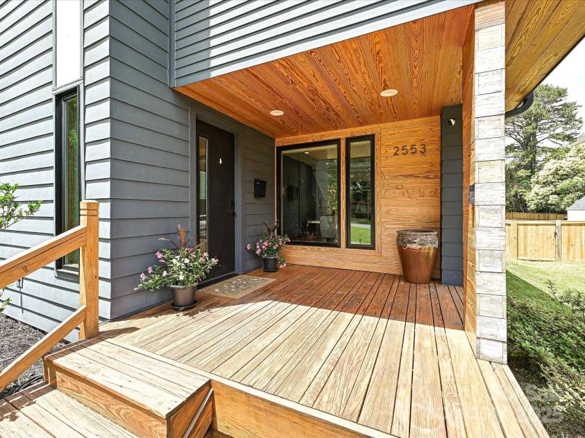 2553 Elkwood Circle, Charlotte, NC 28205.  MLS# CAR4272669, YatesRealty ID 20971. Front Porch