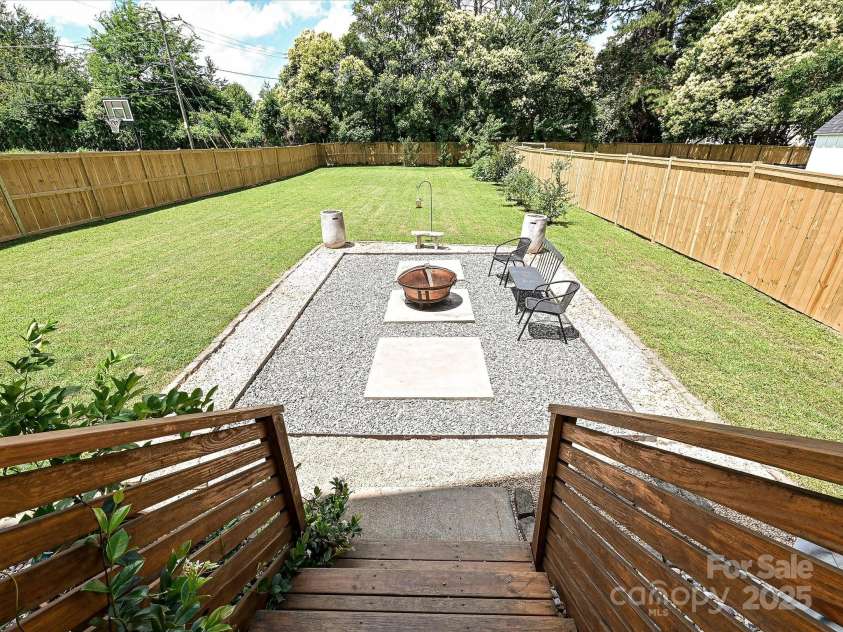2553 Elkwood Circle, Charlotte, NC 28205.  MLS# CAR4272669, YatesRealty ID 20971. Large fenced in backyard