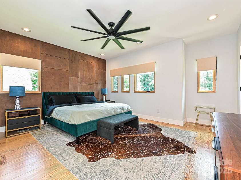 2553 Elkwood Circle, Charlotte, NC 28205.  MLS# CAR4272669, YatesRealty ID 20971. Primary Bedroom