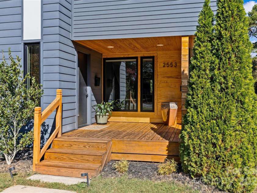 2553 Elkwood Circle, Charlotte, NC 28205.  MLS# CAR4316407, YatesRealty ID 20971. 