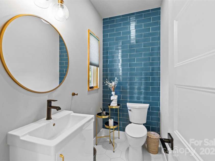 2553 Elkwood Circle, Charlotte, NC 28205.  MLS# CAR4316407, YatesRealty ID 20971. 