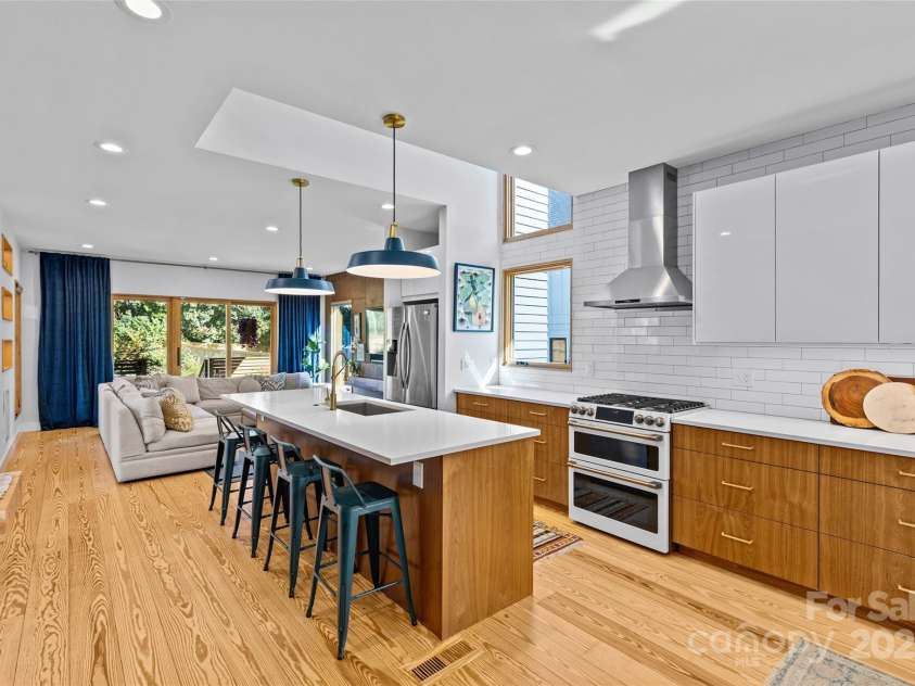 2553 Elkwood Circle, Charlotte, NC 28205.  MLS# CAR4316407, YatesRealty ID 20971. 