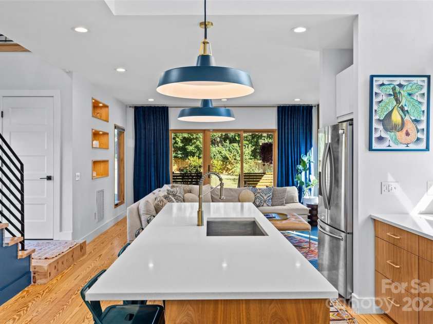 2553 Elkwood Circle, Charlotte, NC 28205.  MLS# CAR4316407, YatesRealty ID 20971. 