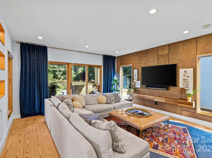 2553 Elkwood Circle, Charlotte, NC 28205.  MLS# CAR4316407, YatesRealty ID 20971. 