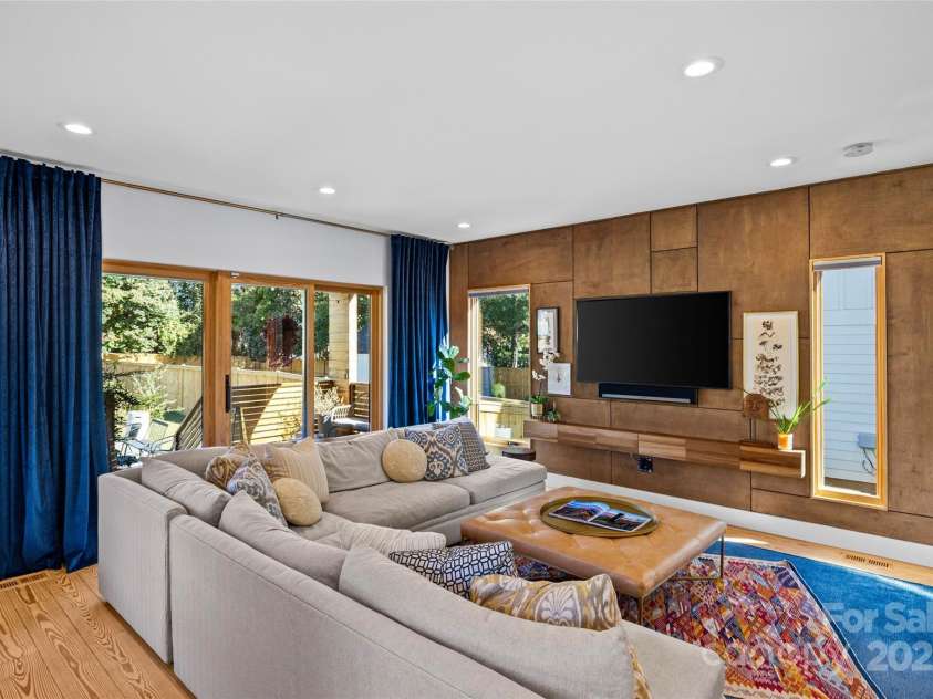 2553 Elkwood Circle, Charlotte, NC 28205.  MLS# CAR4316407, YatesRealty ID 20971. 