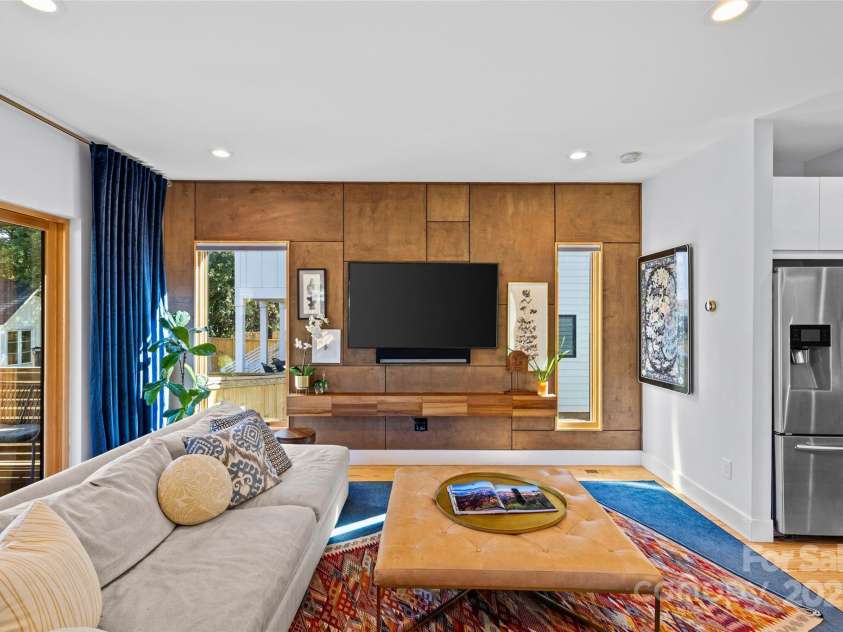 2553 Elkwood Circle, Charlotte, NC 28205.  MLS# CAR4316407, YatesRealty ID 20971. 