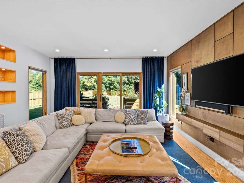 2553 Elkwood Circle, Charlotte, NC 28205.  MLS# CAR4316407, YatesRealty ID 20971. 