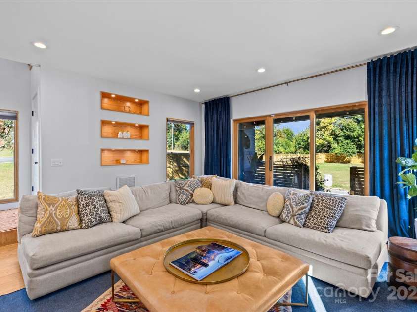 2553 Elkwood Circle, Charlotte, NC 28205.  MLS# CAR4316407, YatesRealty ID 20971. 