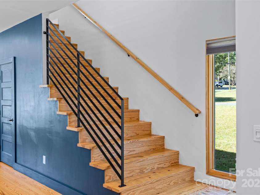 2553 Elkwood Circle, Charlotte, NC 28205.  MLS# CAR4316407, YatesRealty ID 20971. 