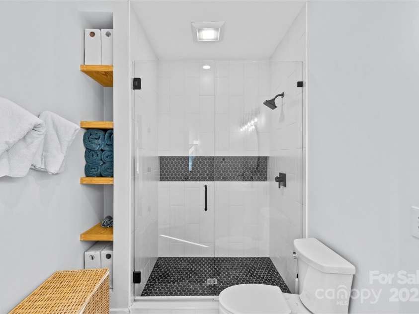 2553 Elkwood Circle, Charlotte, NC 28205.  MLS# CAR4316407, YatesRealty ID 20971. 