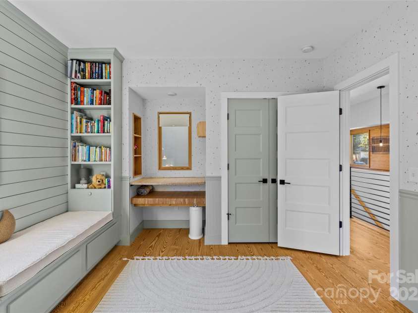 2553 Elkwood Circle, Charlotte, NC 28205.  MLS# CAR4316407, YatesRealty ID 20971. 