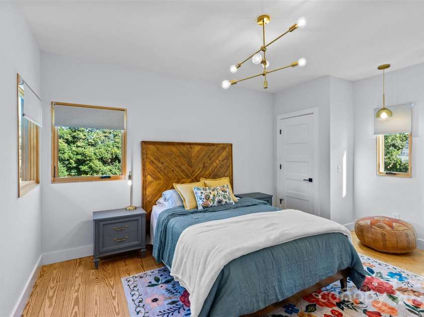 2553 Elkwood Circle, Charlotte, NC 28205.  MLS# CAR4316407, YatesRealty ID 20971. 