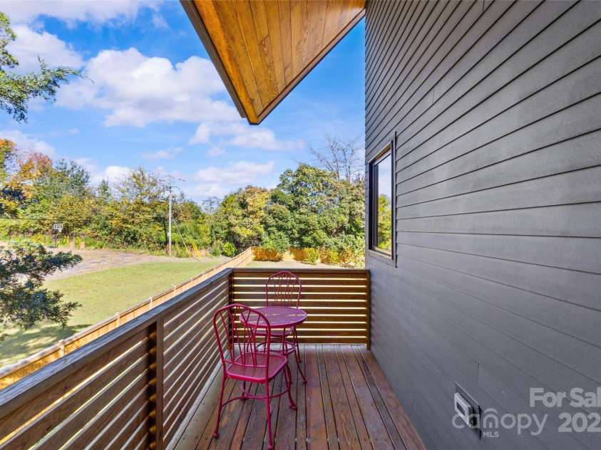 2553 Elkwood Circle, Charlotte, NC 28205.  MLS# CAR4316407, YatesRealty ID 20971. 