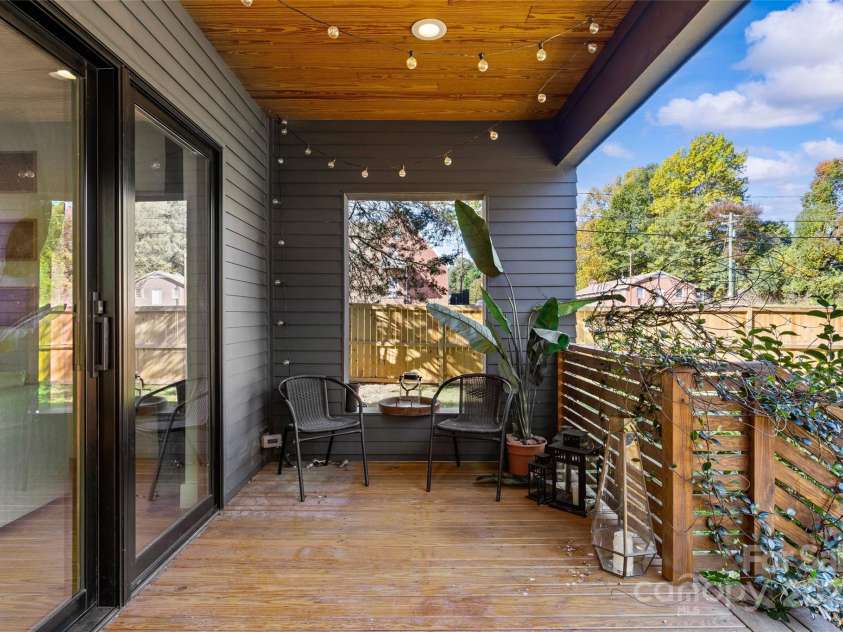 2553 Elkwood Circle, Charlotte, NC 28205.  MLS# CAR4316407, YatesRealty ID 20971. 