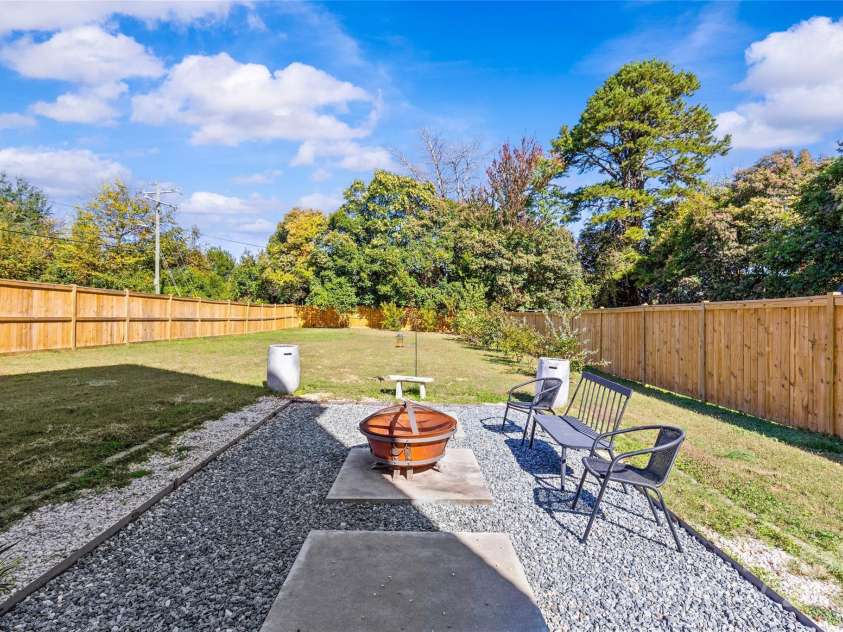 2553 Elkwood Circle, Charlotte, NC 28205.  MLS# CAR4316407, YatesRealty ID 20971. 