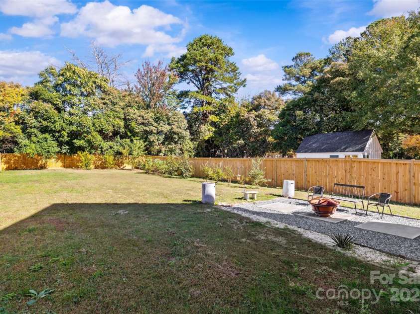 2553 Elkwood Circle, Charlotte, NC 28205.  MLS# CAR4316407, YatesRealty ID 20971. 