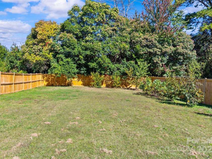 2553 Elkwood Circle, Charlotte, NC 28205.  MLS# CAR4316407, YatesRealty ID 20971. 