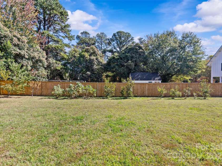 2553 Elkwood Circle, Charlotte, NC 28205.  MLS# CAR4316407, YatesRealty ID 20971. 