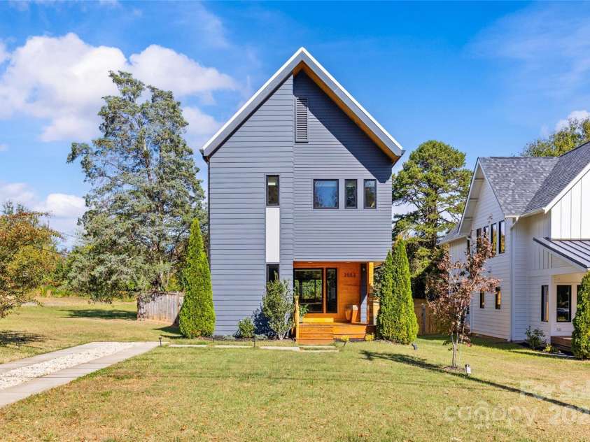 2553 Elkwood Circle, Charlotte, NC 28205.  MLS# CAR4316407, YatesRealty ID 20971. 