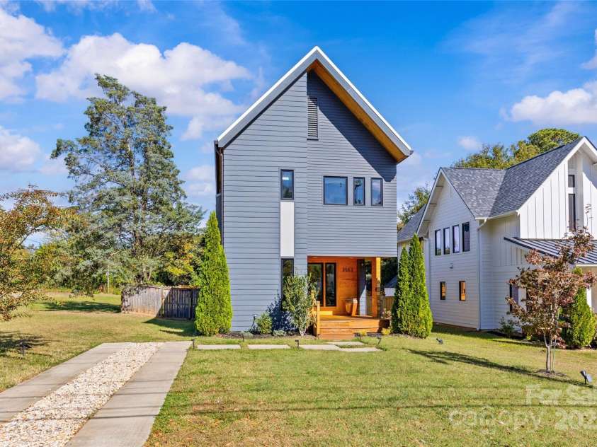 2553 Elkwood Circle, Charlotte, NC 28205.  MLS# CAR4316407, YatesRealty ID 20971. 