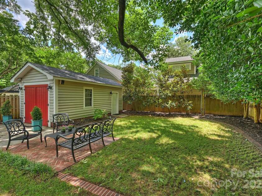 726 Kingston Avenue, Charlotte, NC 28203.  MLS# CAR4272217, YatesRealty ID 20972. Flat, fenced-in backyard