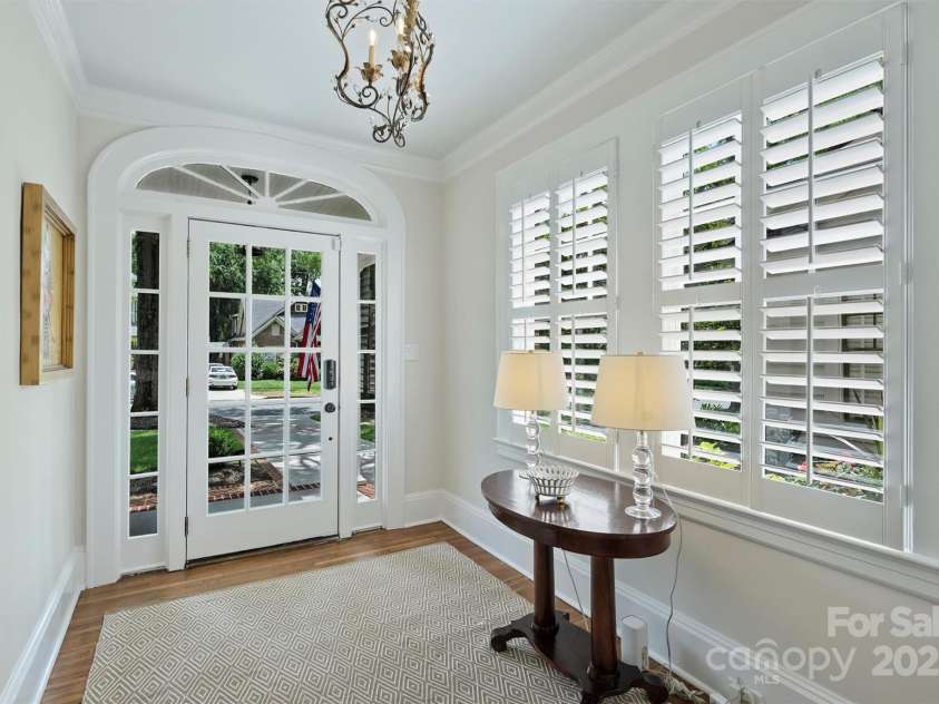 726 Kingston Avenue, Charlotte, NC 28203.  MLS# CAR4272217, YatesRealty ID 20972. Foyer