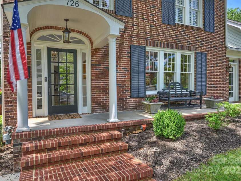 726 Kingston Avenue, Charlotte, NC 28203.  MLS# CAR4272217, YatesRealty ID 20972. Front of home