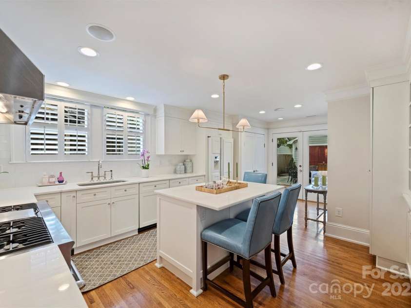 726 Kingston Avenue, Charlotte, NC 28203.  MLS# CAR4272217, YatesRealty ID 20972. Kitchen