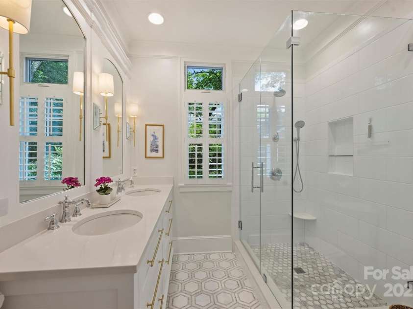 726 Kingston Avenue, Charlotte, NC 28203.  MLS# CAR4272217, YatesRealty ID 20972. New primary bathroom