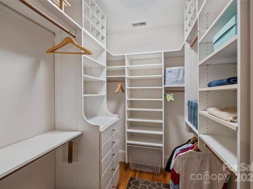 726 Kingston Avenue, Charlotte, NC 28203.  MLS# CAR4272217, YatesRealty ID 20972. Primary bedroom walk-in closet