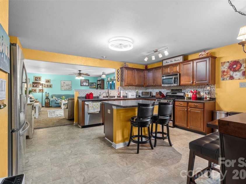 3248 Pikes Peak Drive, Gastonia, NC 28052.  MLS# CAR4375149, YatesRealty ID 20973. 