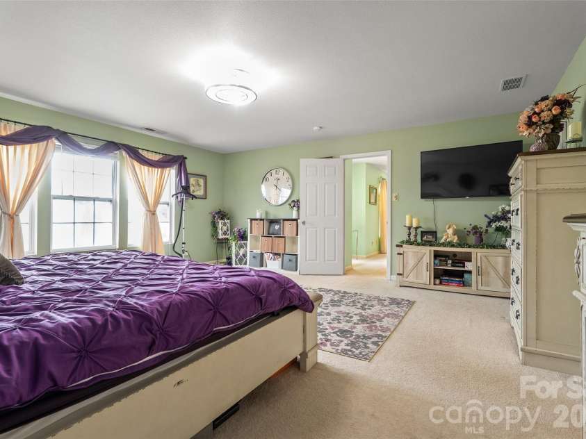 3248 Pikes Peak Drive, Gastonia, NC 28052.  MLS# CAR4375149, YatesRealty ID 20973. 