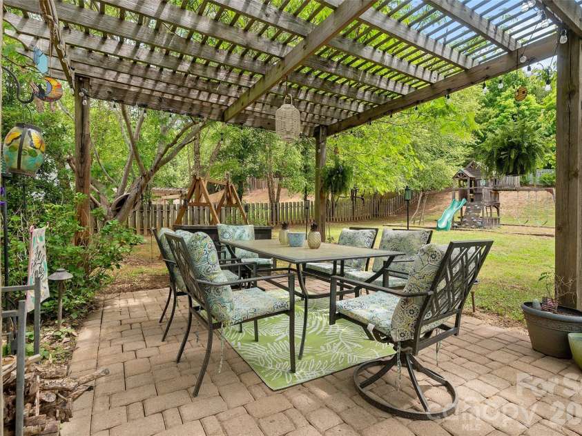 3248 Pikes Peak Drive, Gastonia, NC 28052.  MLS# CAR4375149, YatesRealty ID 20973. 