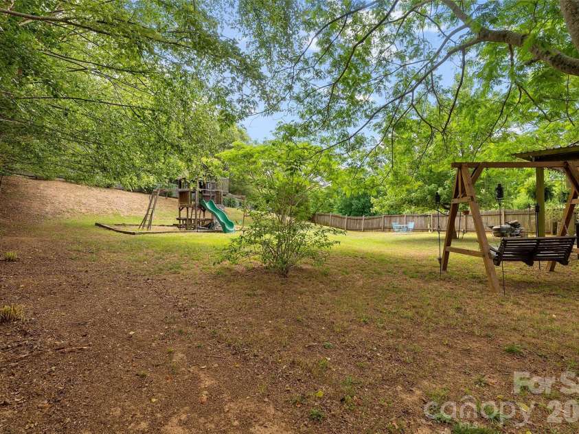 3248 Pikes Peak Drive, Gastonia, NC 28052.  MLS# CAR4375149, YatesRealty ID 20973. 