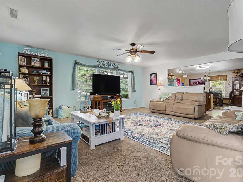 3248 Pikes Peak Drive, Gastonia, NC 28052.  MLS# CAR4375149, YatesRealty ID 20973. 